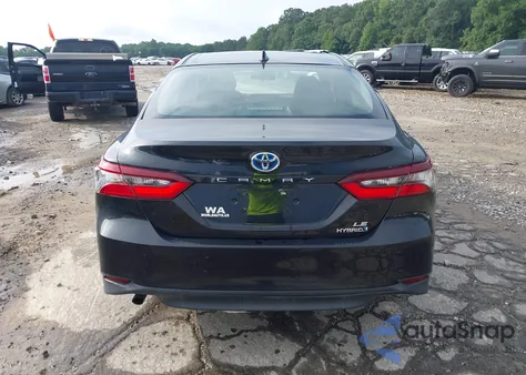 2021 Toyota Camry Le Hybrid z USA, uszkodzony, nr VIN 4T1C31AK3MU554394